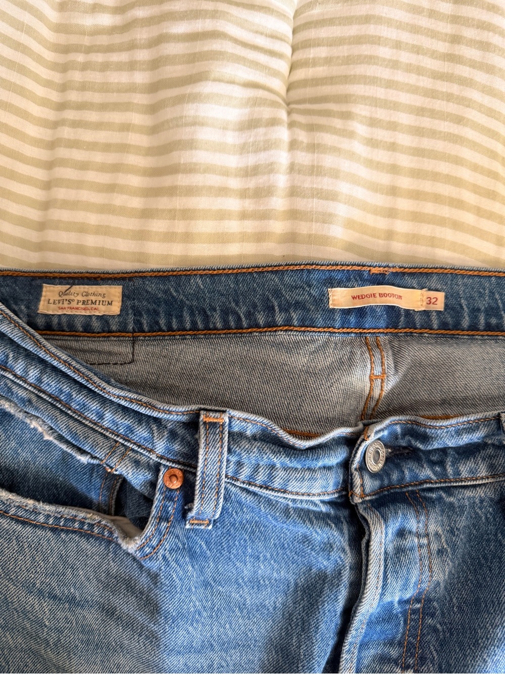 Levi's 32 Light Blue High-Rise Wedgie Bootcut Jeans - Picture 1 of 3